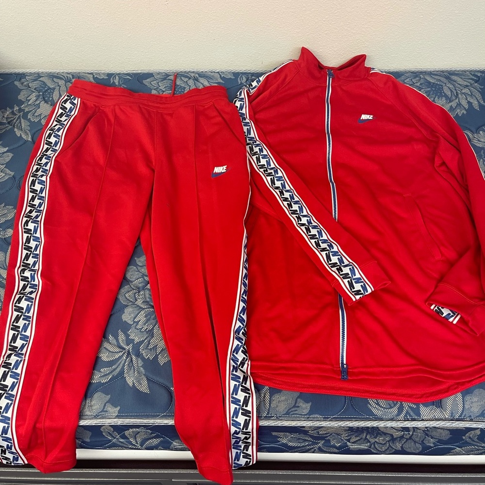 Nike men matching track suit (Top and Bottom)